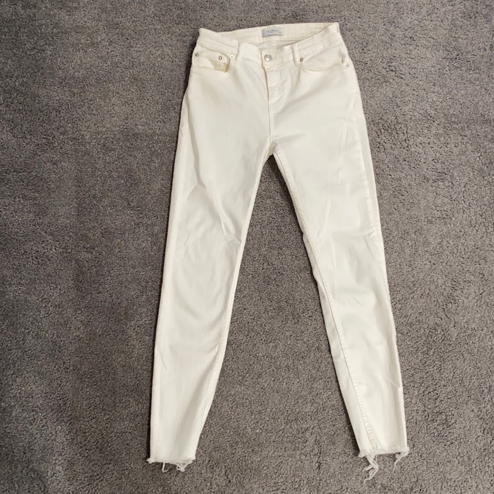Off-white jeggings from Zara - darts on both hips to allow more snug fit